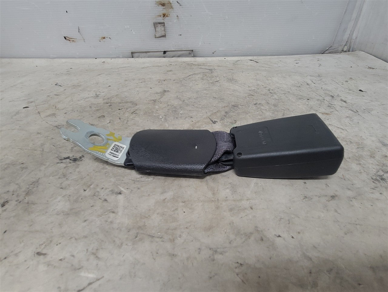 2017 CAMARO REAR SEAT BELT BUCKLE FITS LH OR RH 33628 - image 3