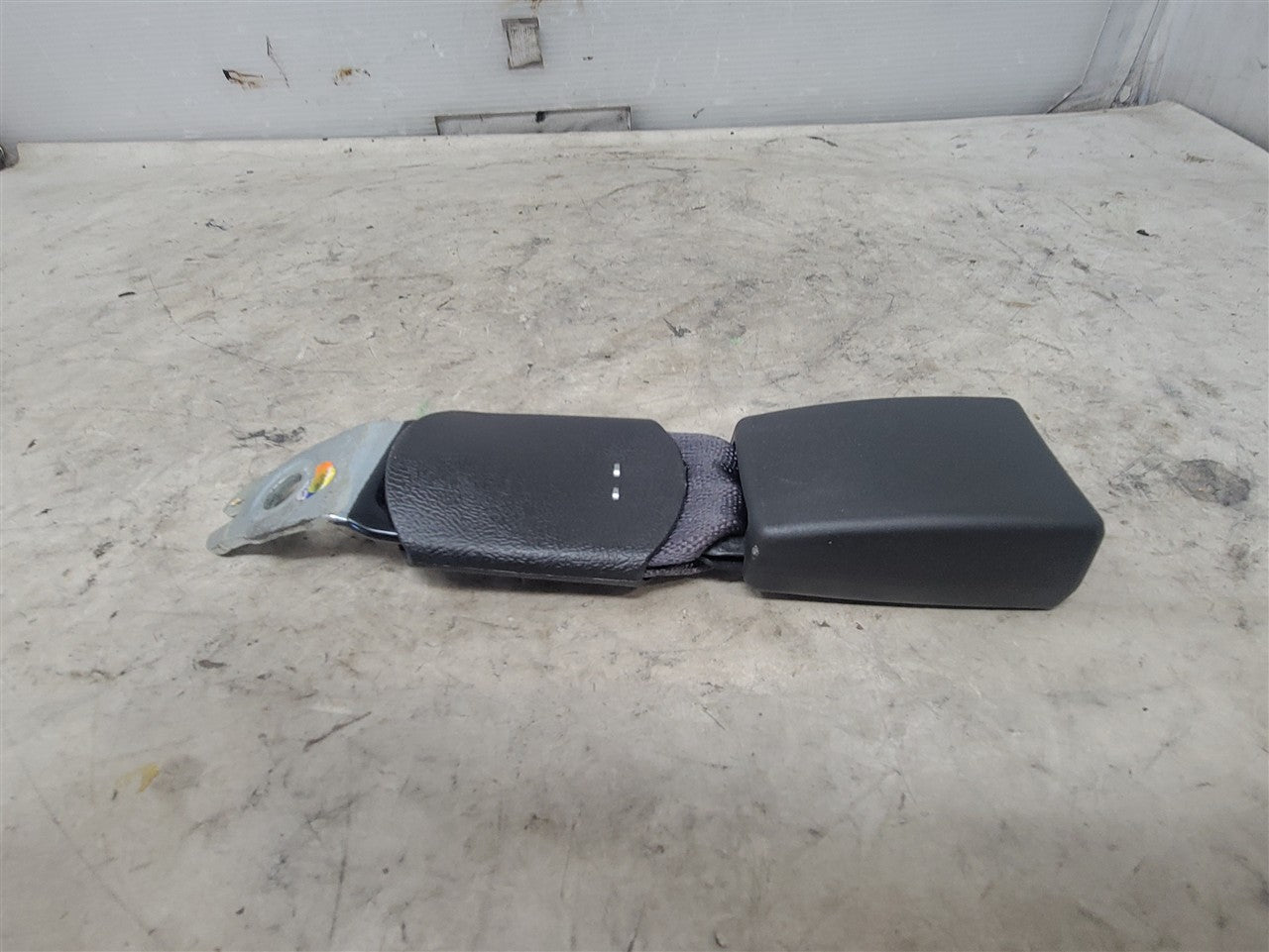 2017 CAMARO REAR SEAT BELT BUCKLE FITS LH OR RH 33628 - image 8