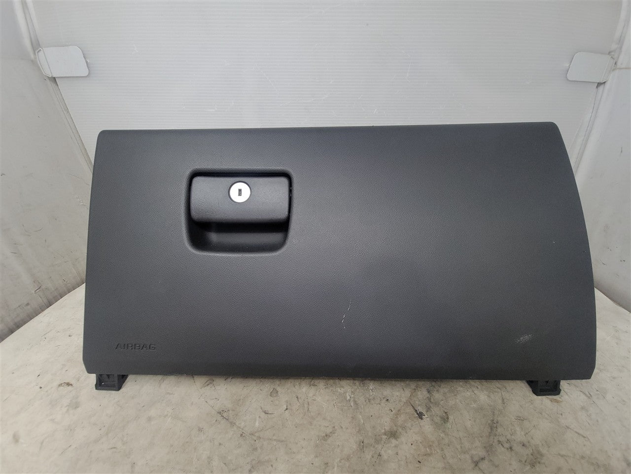 2017 CAMARO GLOVE BOX WITH LATCH BLACK 84208163 33631 - image 1