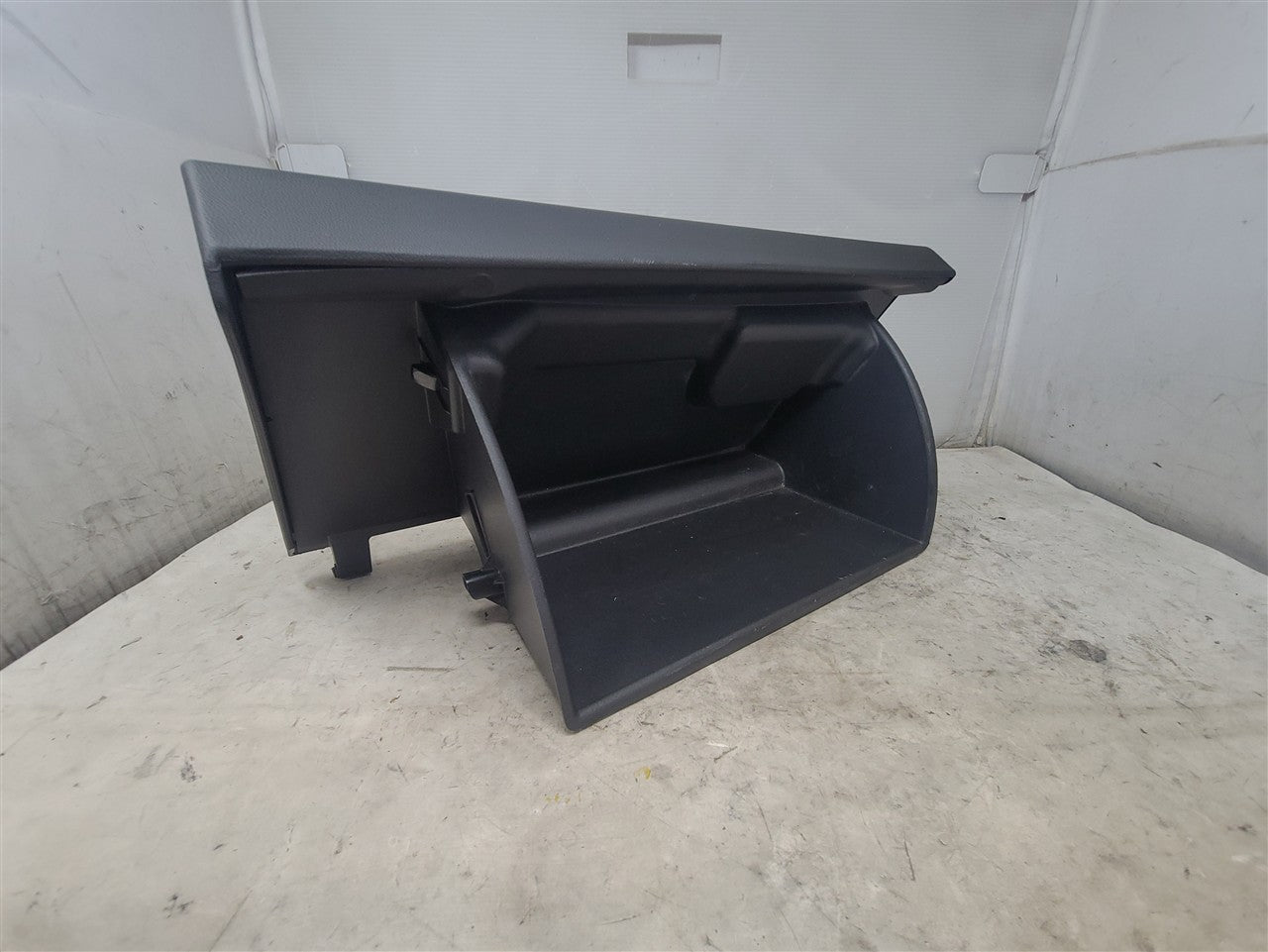 2017 CAMARO GLOVE BOX WITH LATCH BLACK 84208163 33631 - image 4