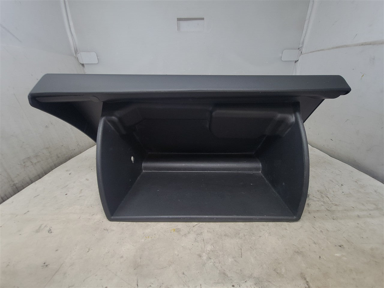 2017 CAMARO GLOVE BOX WITH LATCH BLACK 84208163 33631 - image 5