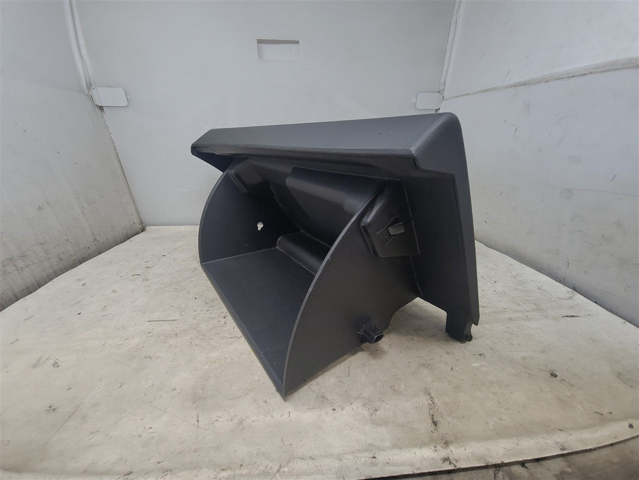 2017 CAMARO GLOVE BOX WITH LATCH BLACK 84208163 33631 - image 6