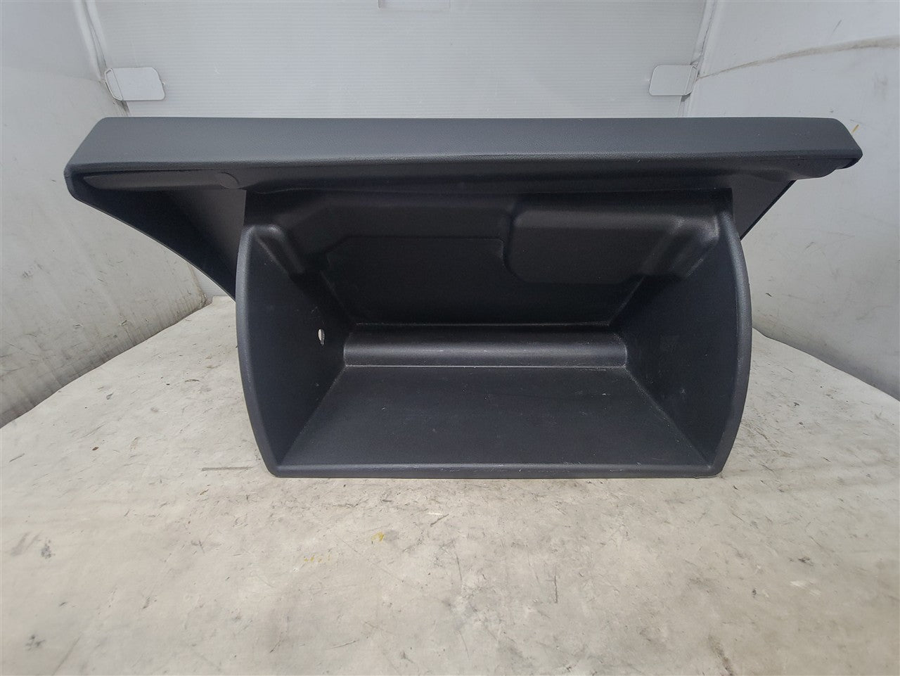 2017 CAMARO GLOVE BOX WITH LATCH BLACK 84208163 33631 - image 9
