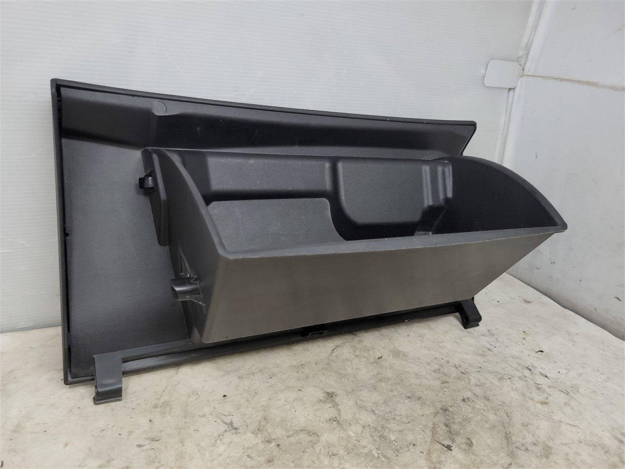 2017 CAMARO GLOVE BOX WITH LATCH BLACK 84208163 33631 - image 10