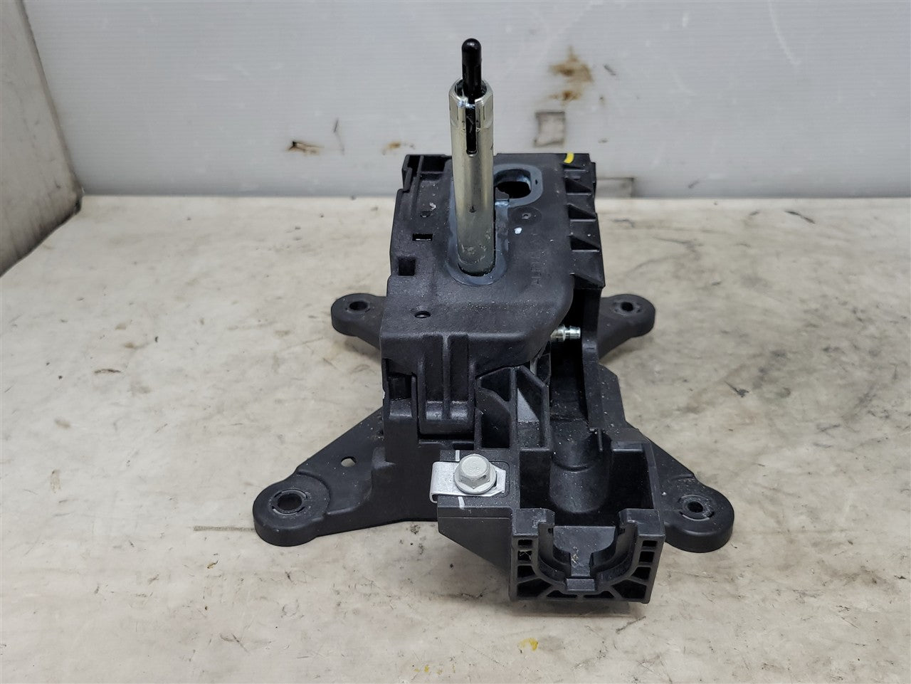 2017 CAMARO AUTOMATIC FLOOR SHIFTER 84069303 33632 - image 5