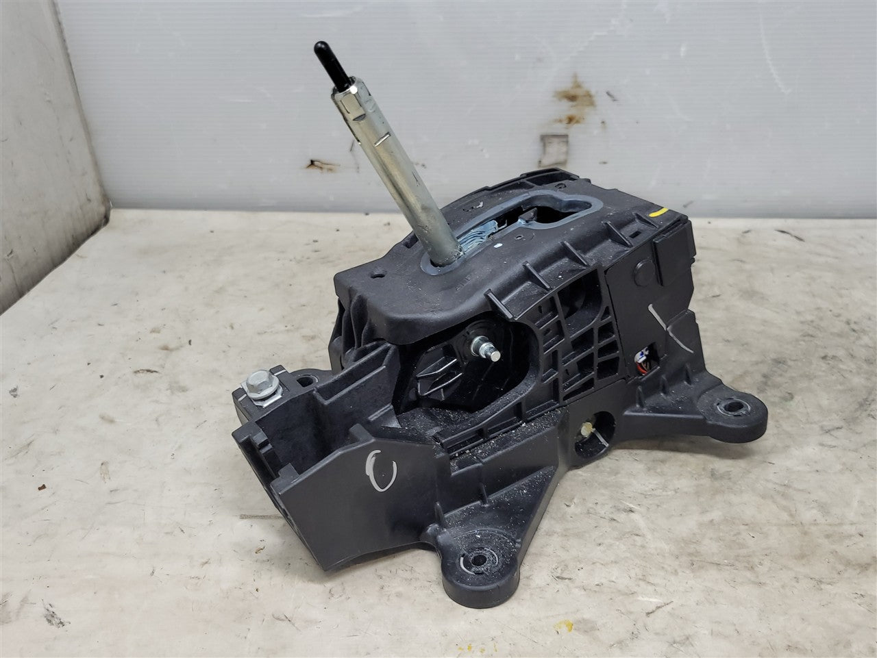 2017 CAMARO AUTOMATIC FLOOR SHIFTER 84069303 33632 - image 6