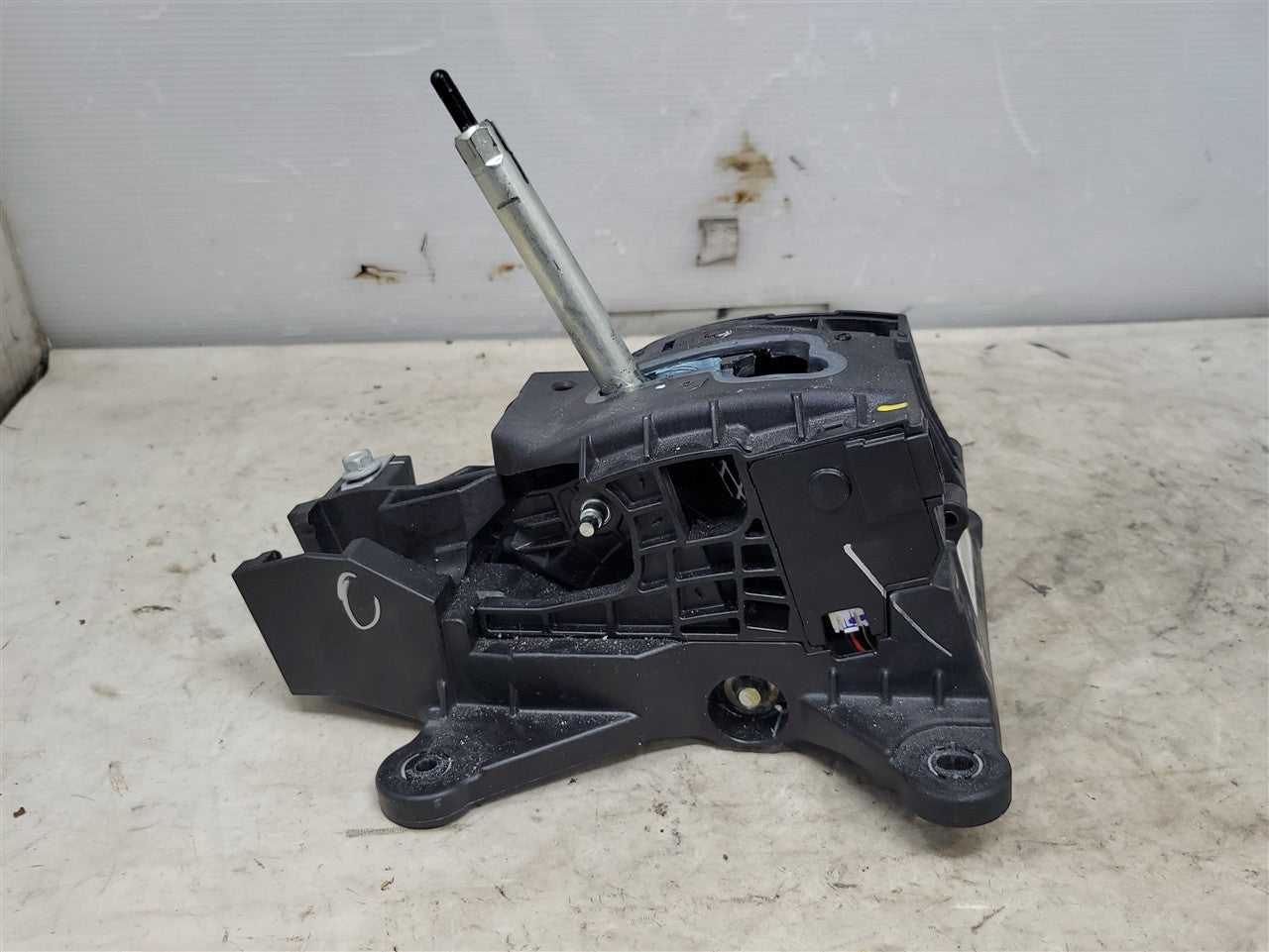 2017 CAMARO AUTOMATIC FLOOR SHIFTER 84069303 33632 - image 7