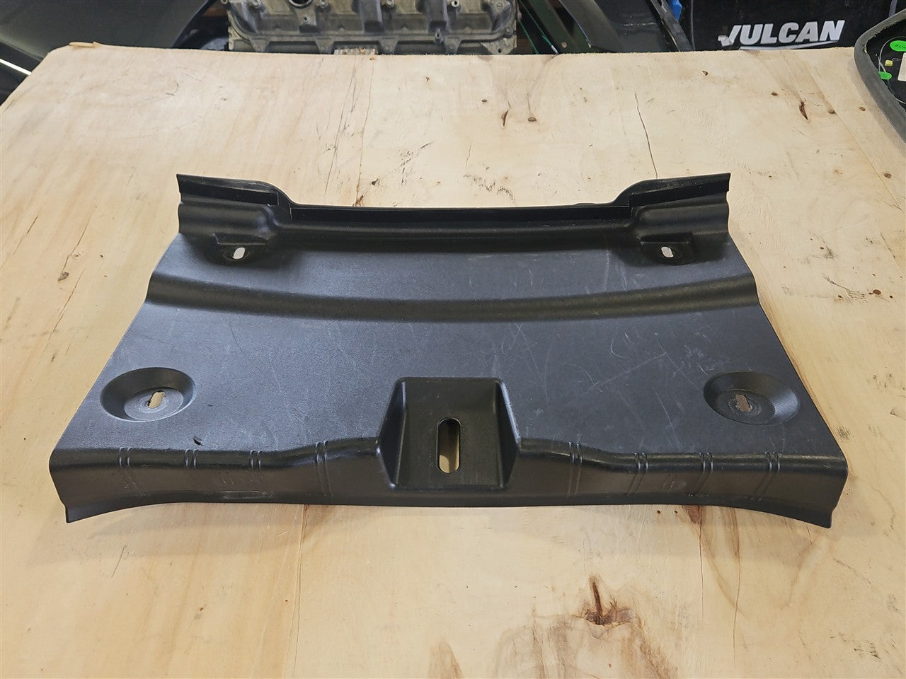 2017 CAMARO TRUNK FINISH PANEL LATCH TRIM COUPE 33635 - image 1