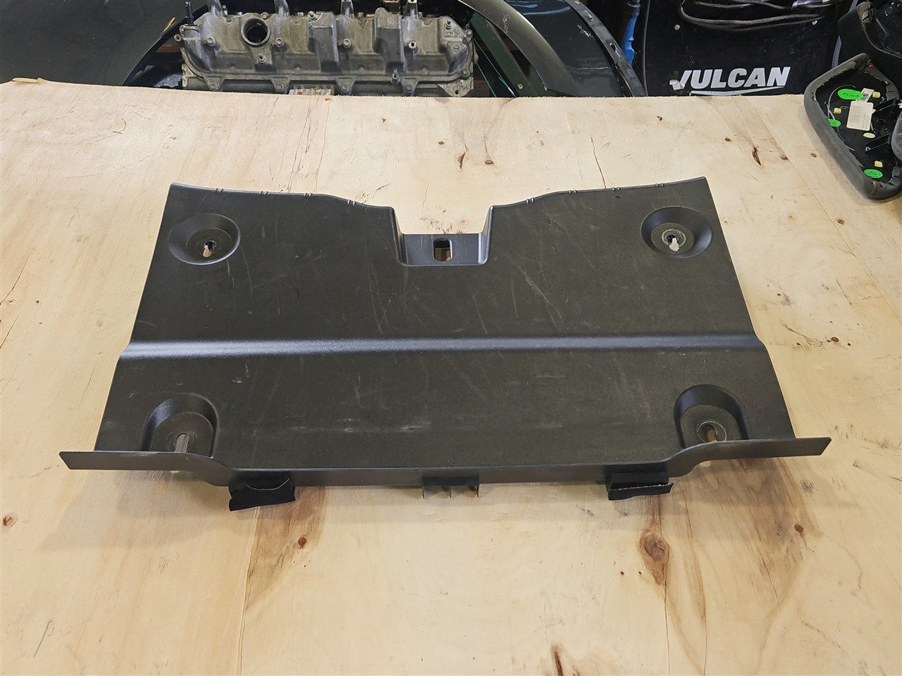 2017 CAMARO TRUNK FINISH PANEL LATCH TRIM COUPE 33635 - image 3