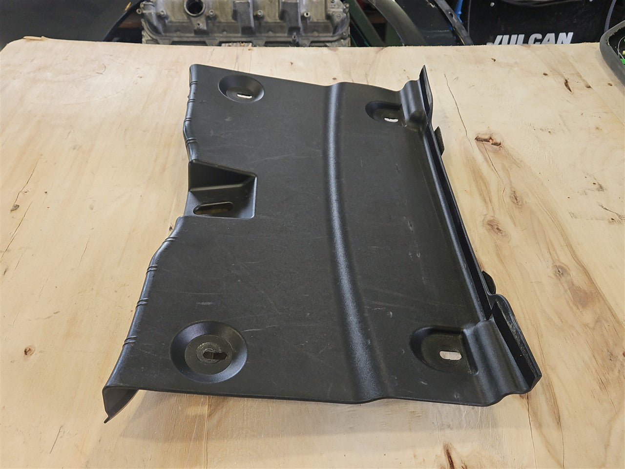 2017 CAMARO TRUNK FINISH PANEL LATCH TRIM COUPE 33635 - image 4