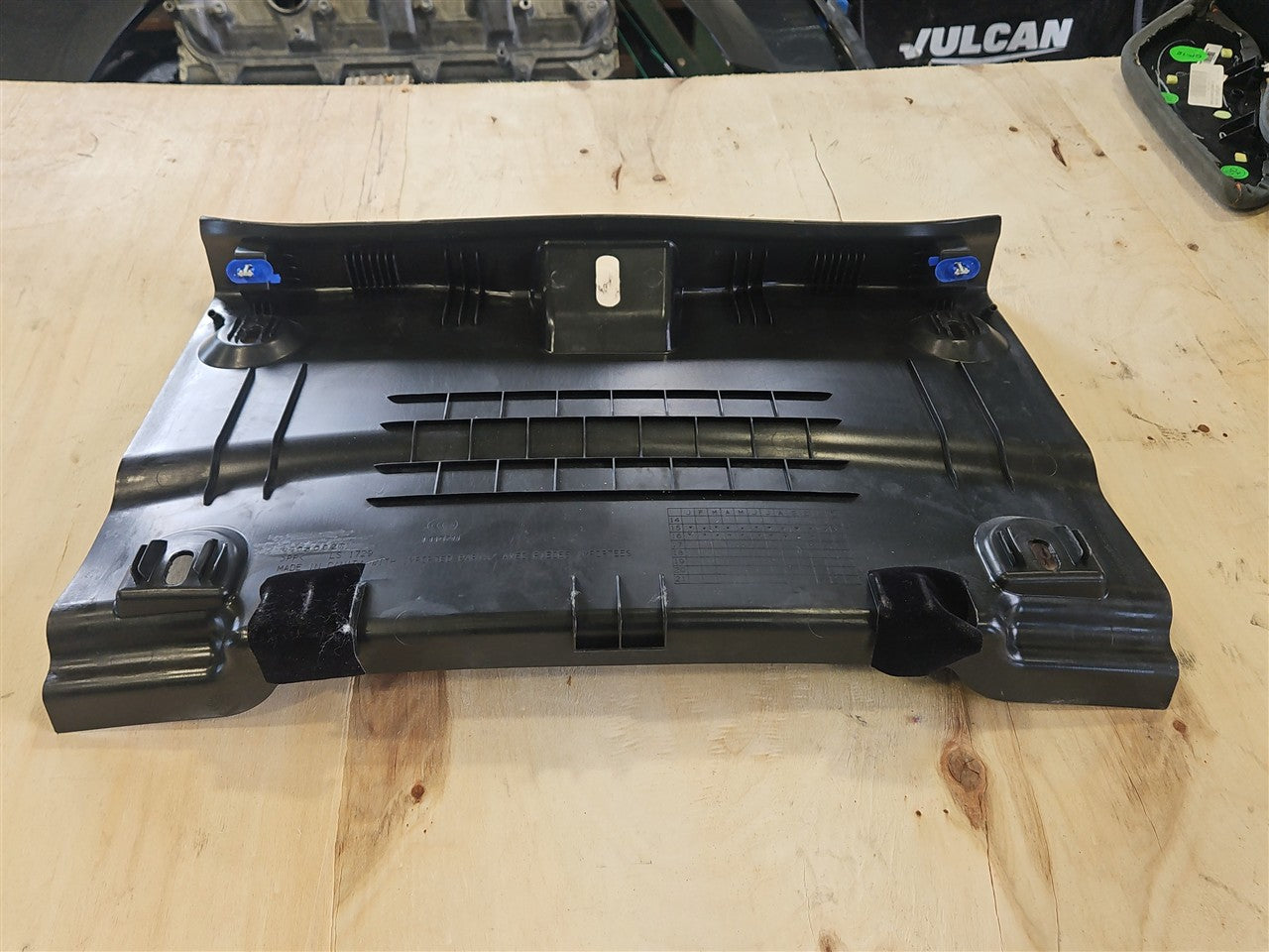 2017 CAMARO TRUNK FINISH PANEL LATCH TRIM COUPE 33635 - image 8