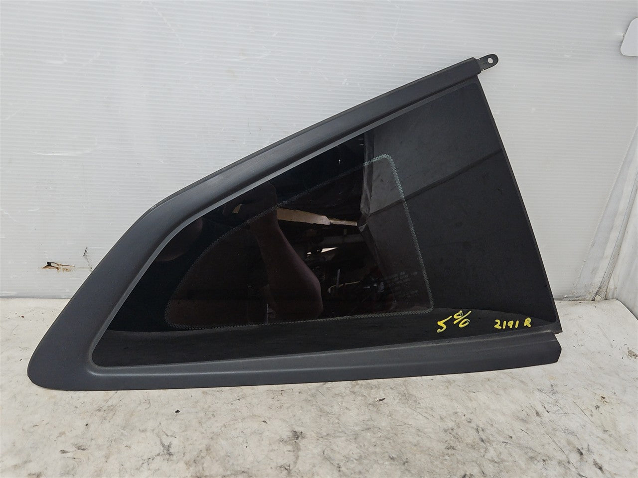 2017 CAMARO RH PASSENGER QUARTER GLASS COUPE 33649 - image 1