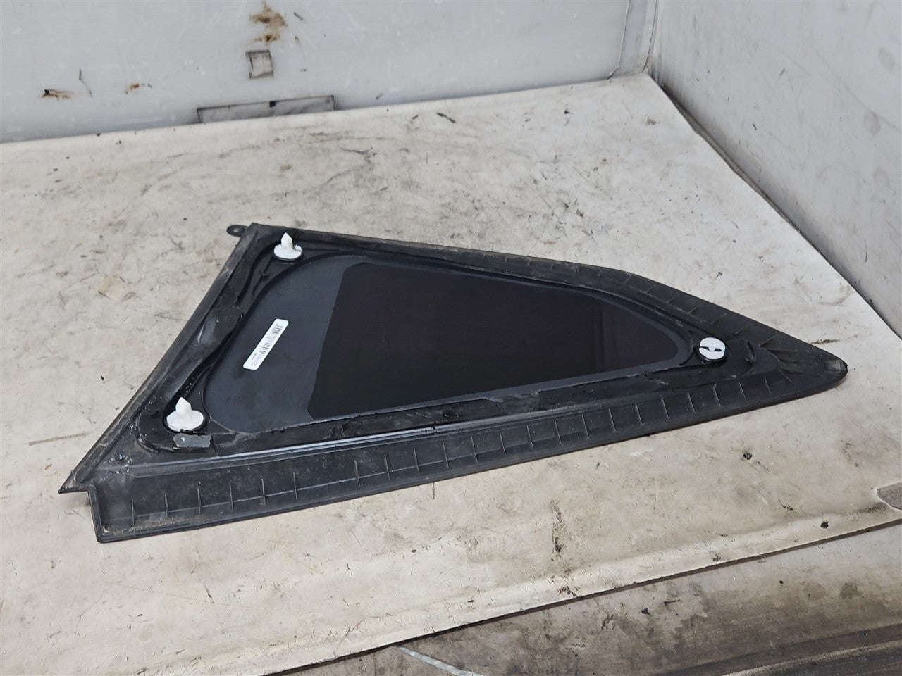 2017 CAMARO RH PASSENGER QUARTER GLASS COUPE 33649 - image 9