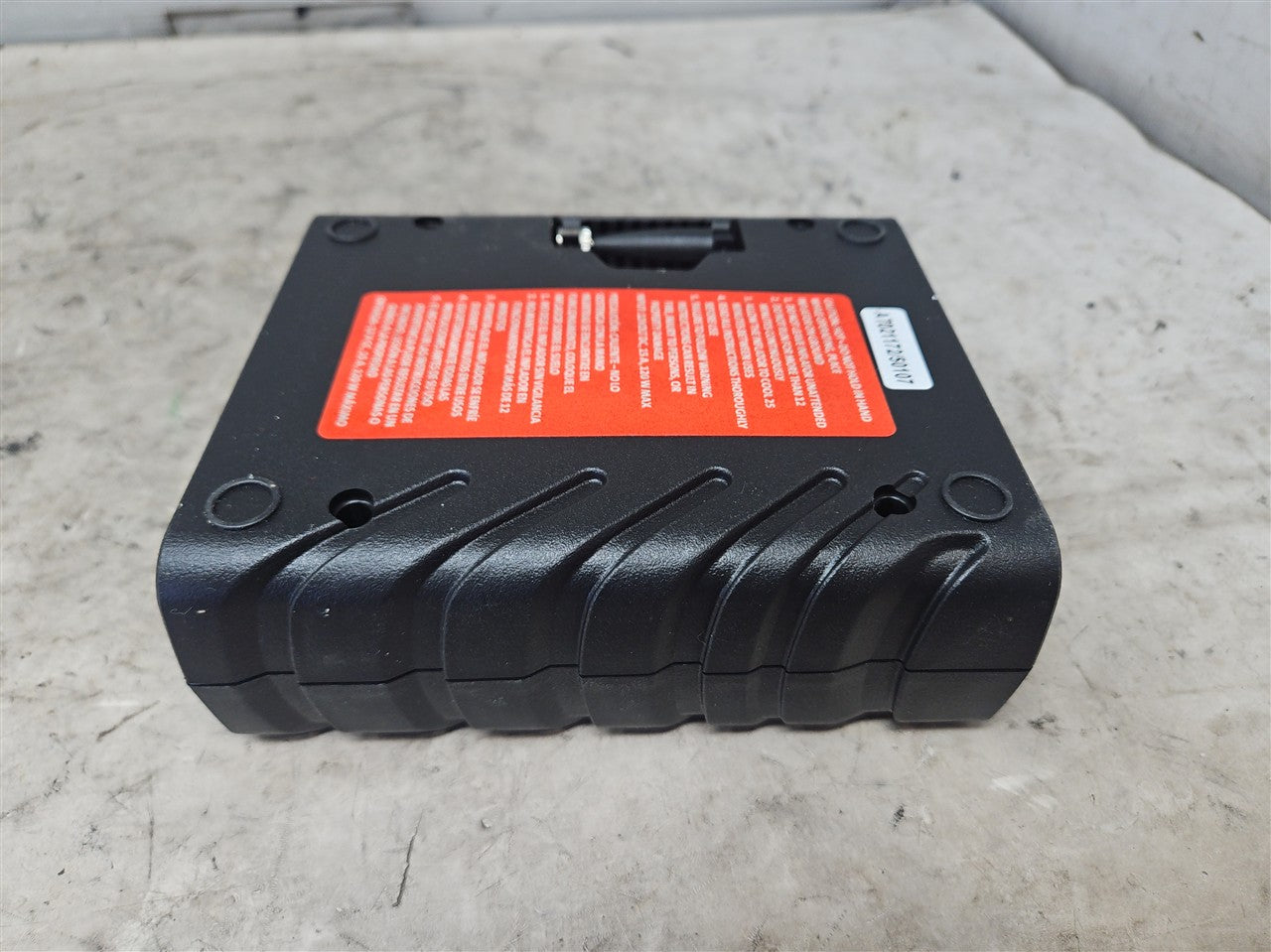 2017 CAMARO EMERGENCY TIRE INFLATOR COMPRESSOR 33650 - image 8