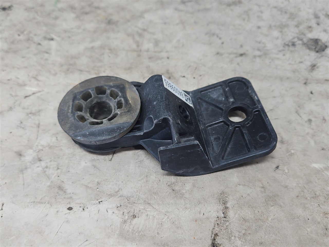 2017 CAMARO RH PASSENGER UPPER RADIATOR MOUNT 33651 - image 9