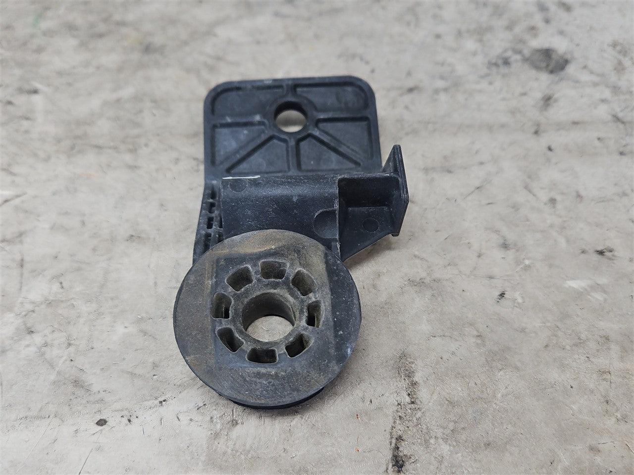 2017 CAMARO RH PASSENGER UPPER RADIATOR MOUNT 33651 - image 10