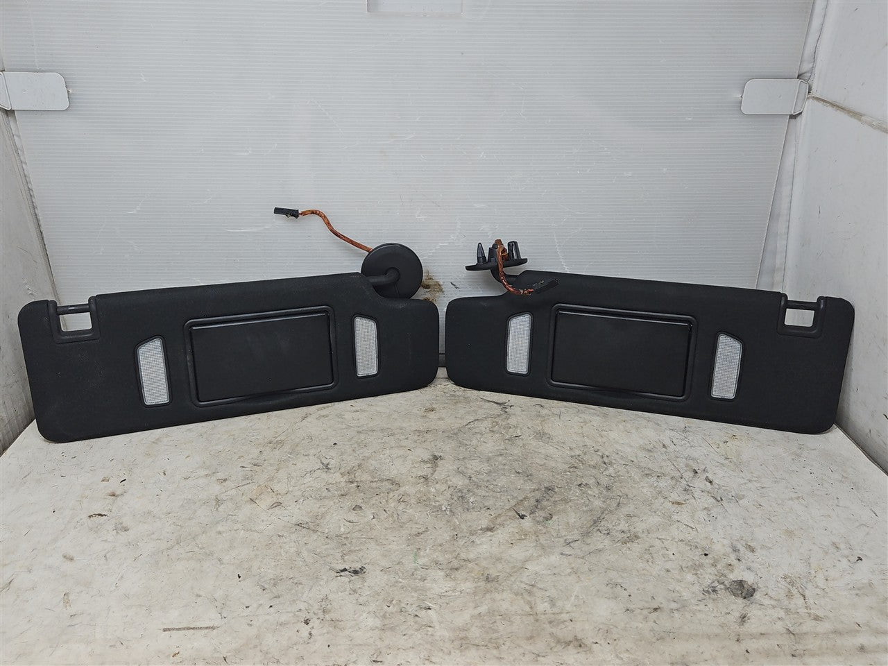 2017 CAMARO LIGHTED SUN VISORS PAIR LH RH BLACK 33652 - image 1