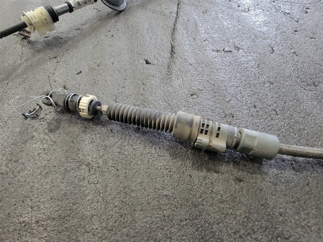 2017 CAMARO OEM AUTO SHIFT SHIFTER CABLE 19K 33657 - image 11