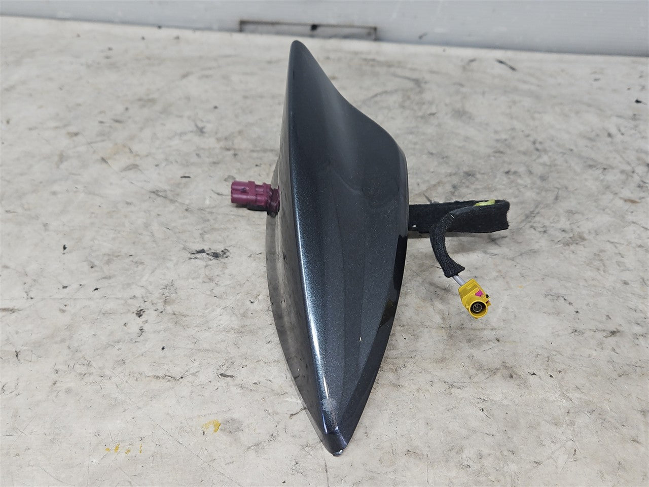 2017 CAMARO SHARK FIN ANTENNA GRAY G7Q 23275783 33658 - image 1