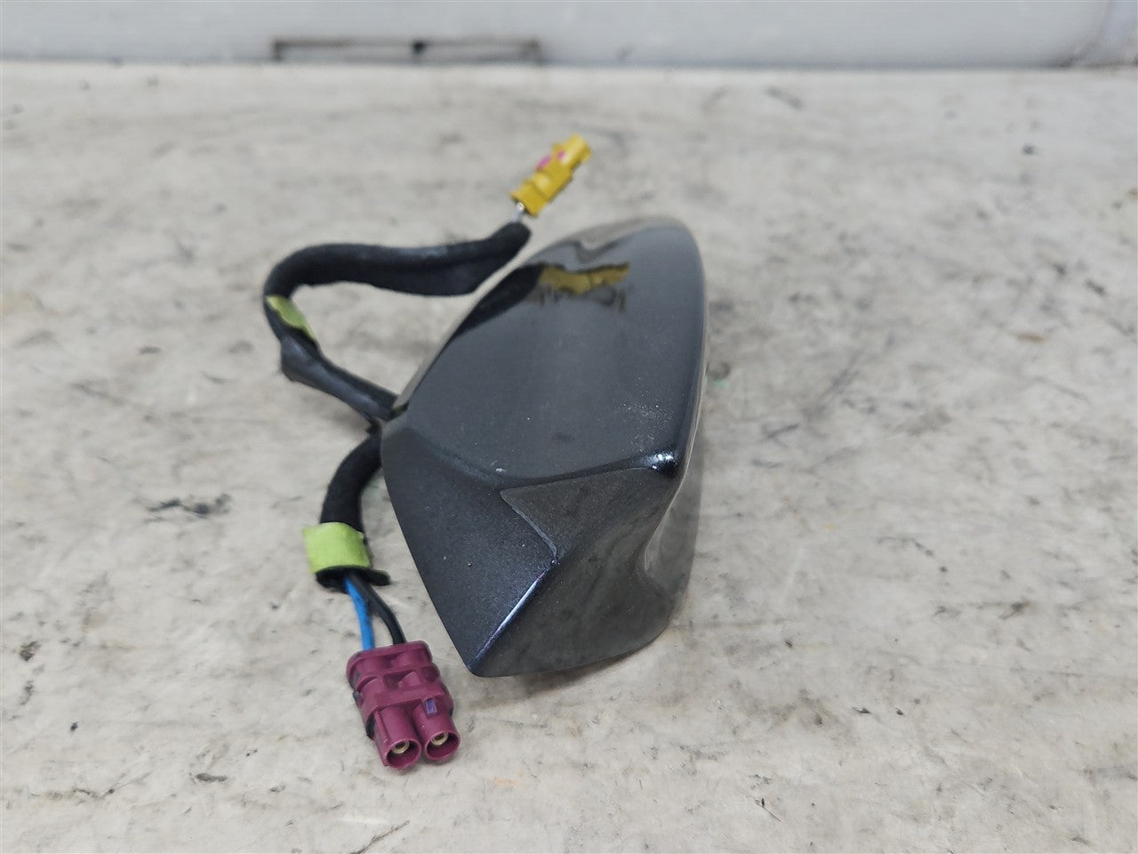 2017 CAMARO SHARK FIN ANTENNA GRAY G7Q 23275783 33658 - image 3