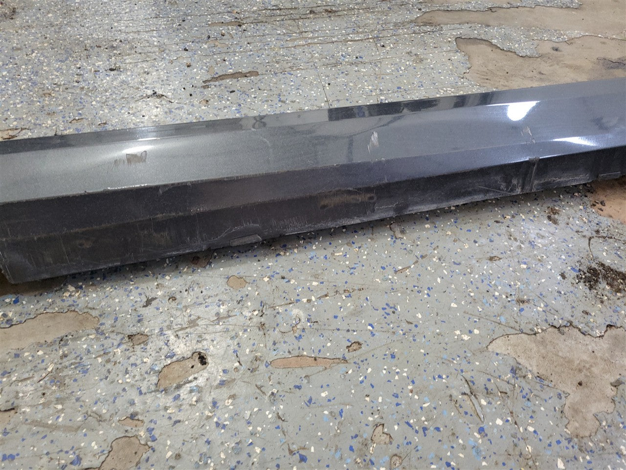 2017 CAMARO LH DRIVER ROCKER MOLDING GRAY G7Q 33660 - image 3