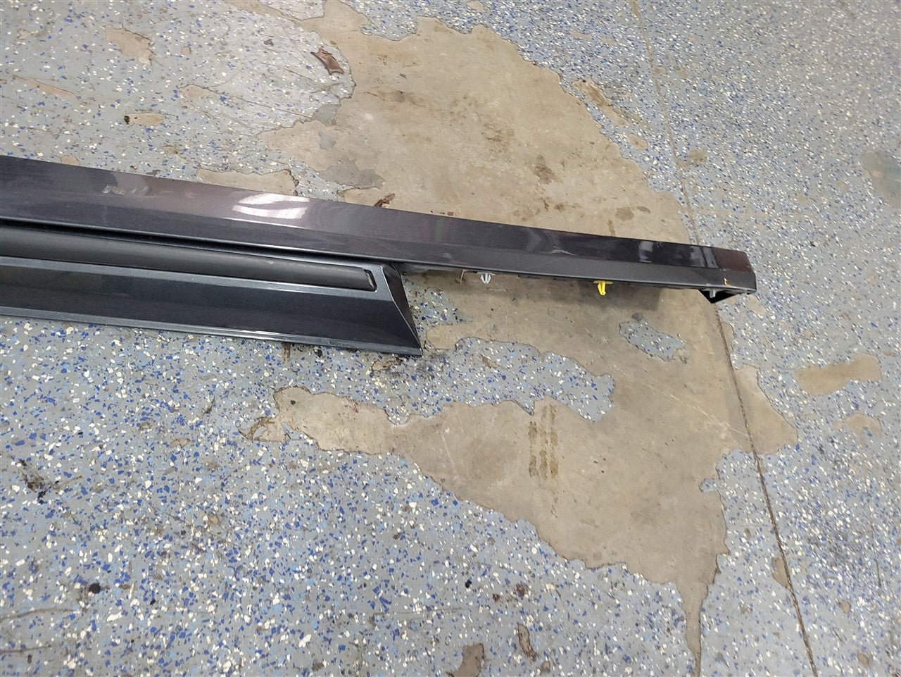 2017 CAMARO LH DRIVER ROCKER MOLDING GRAY G7Q 33660 - image 7