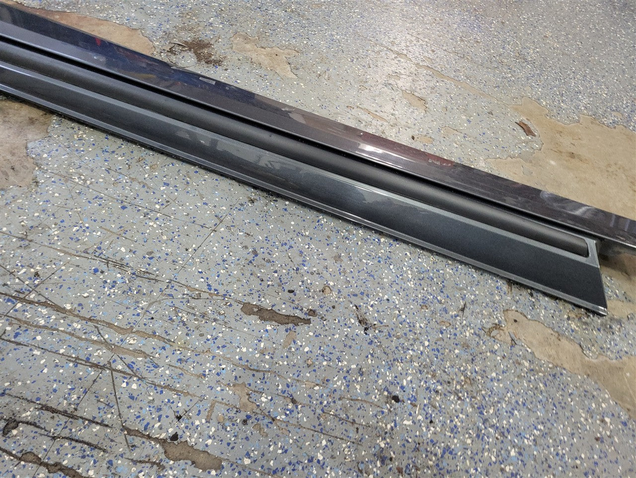 2017 CAMARO LH DRIVER ROCKER MOLDING GRAY G7Q 33660 - image 8