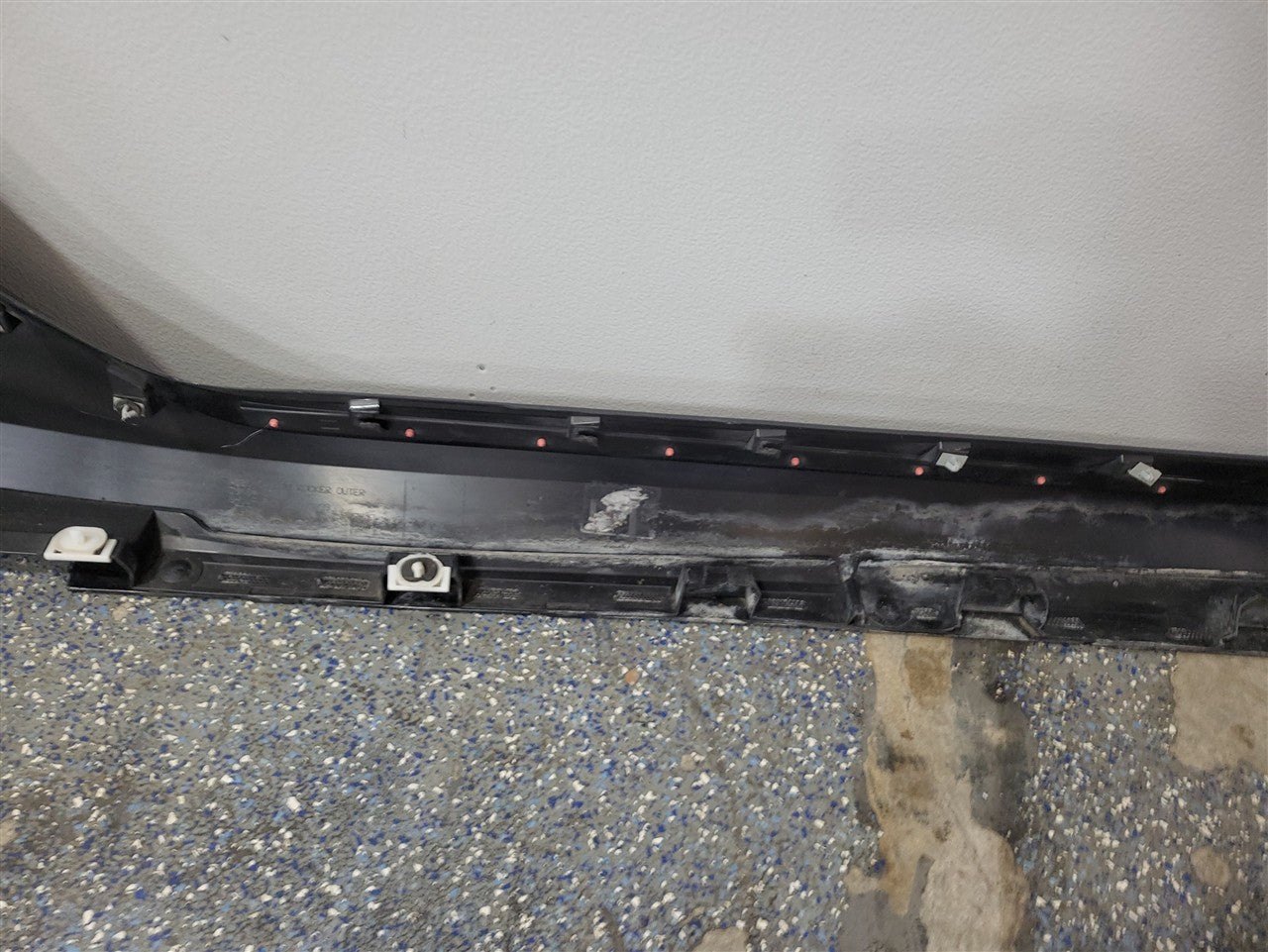 2017 CAMARO LH DRIVER ROCKER MOLDING GRAY G7Q 33660 - image 14