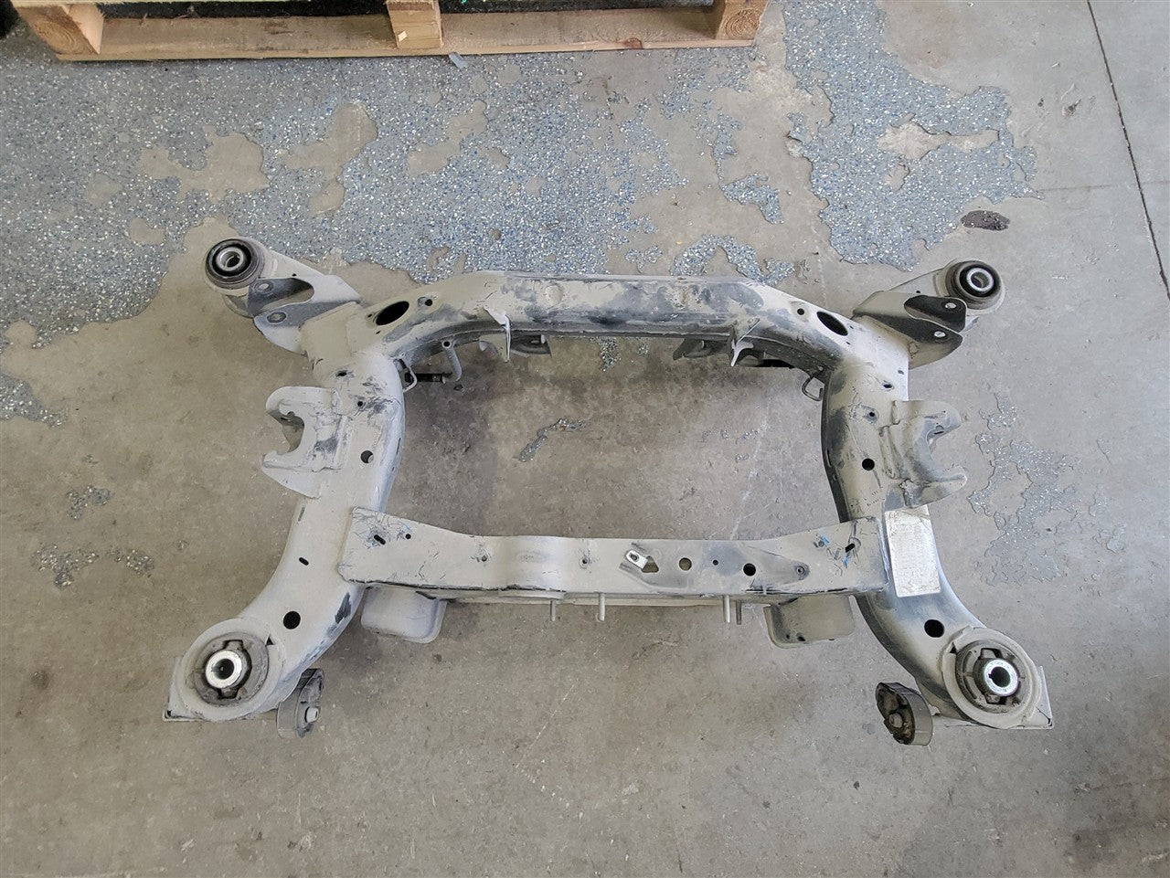 2017 CAMARO REAR SUSPENSION CRADLE CROSSMEMBER 33663 - image 1