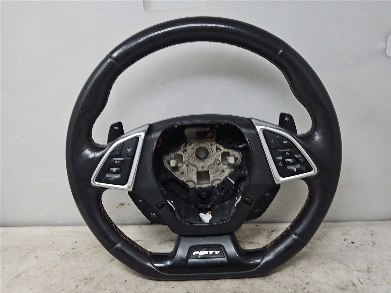 2017 CAMARO LEATHER STEERING WHEEL AUTO PADDLES 33674 - image 1
