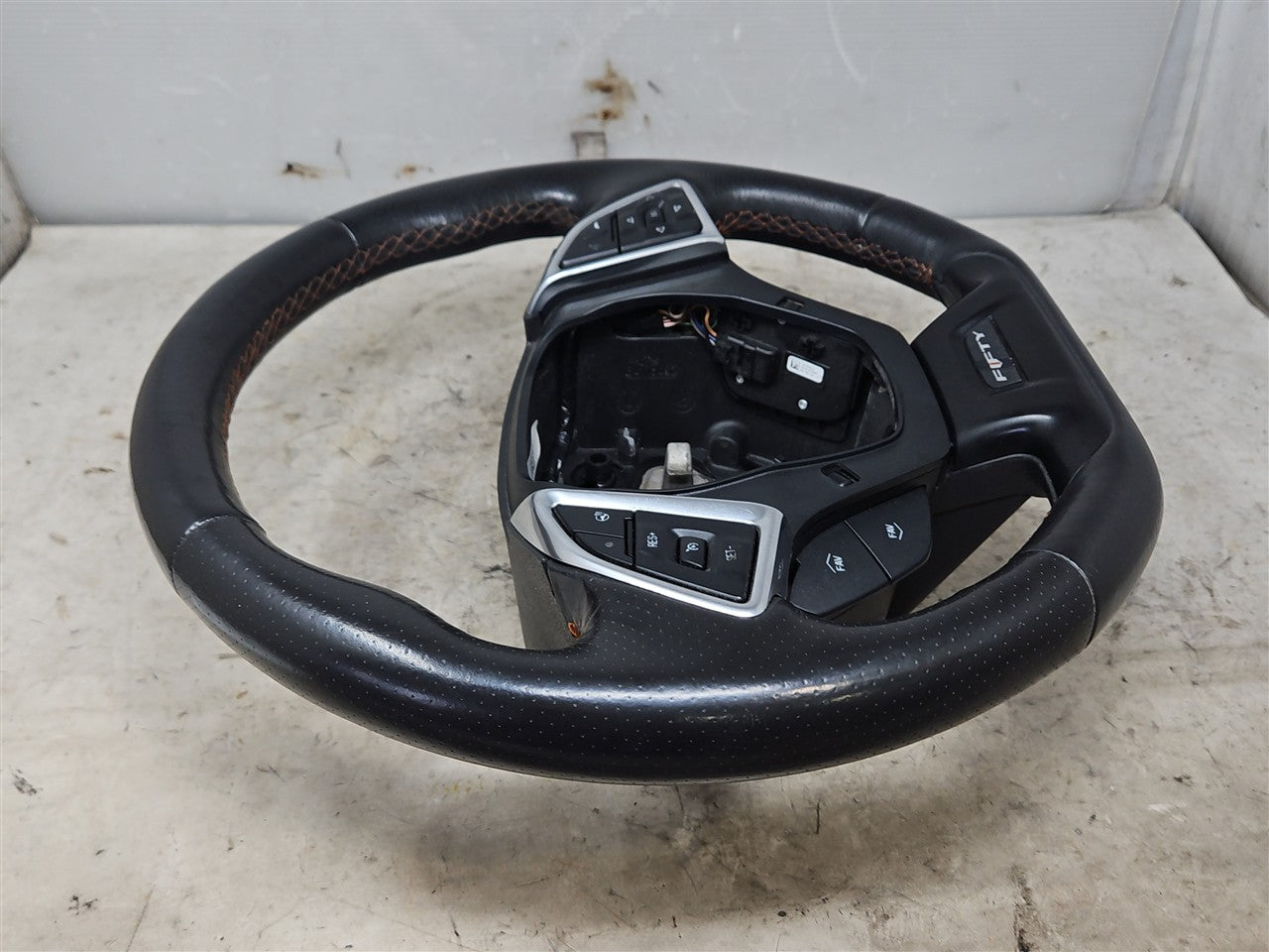 2017 CAMARO LEATHER STEERING WHEEL AUTO PADDLES 33674 - image 3