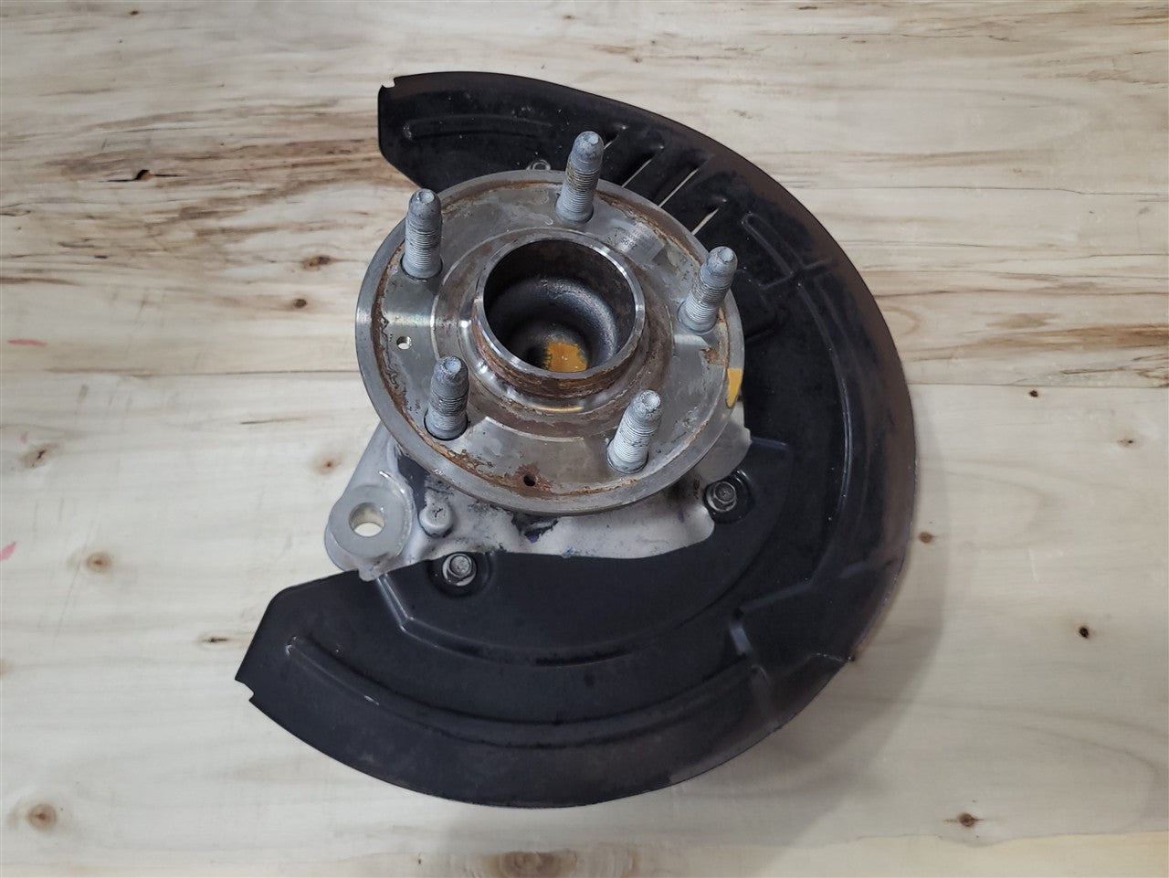 2017 CAMARO RH PASSENGER FRONT SPINDLE W/HUB 33675 - image 1