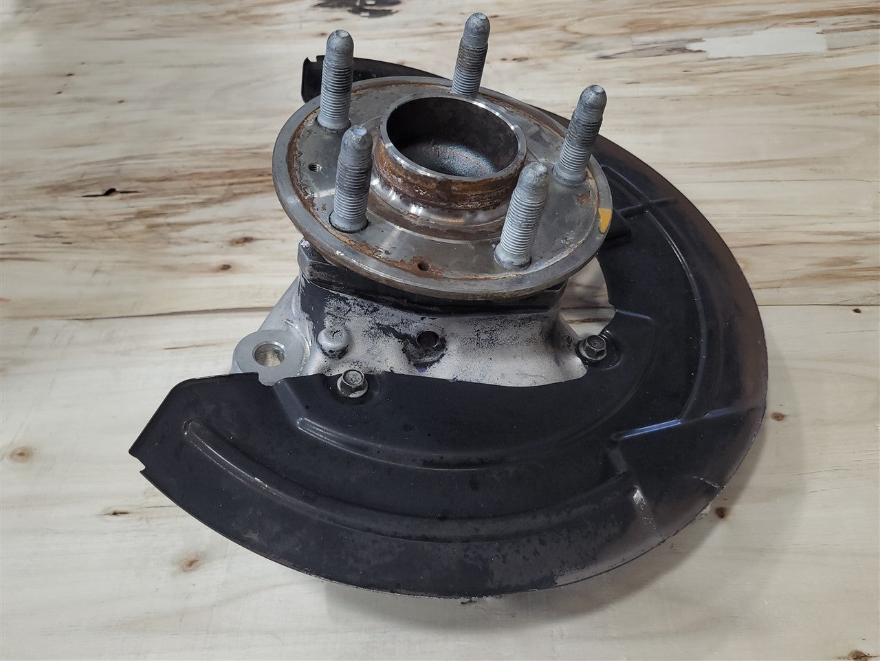 2017 CAMARO RH PASSENGER FRONT SPINDLE W/HUB 33675 - image 2