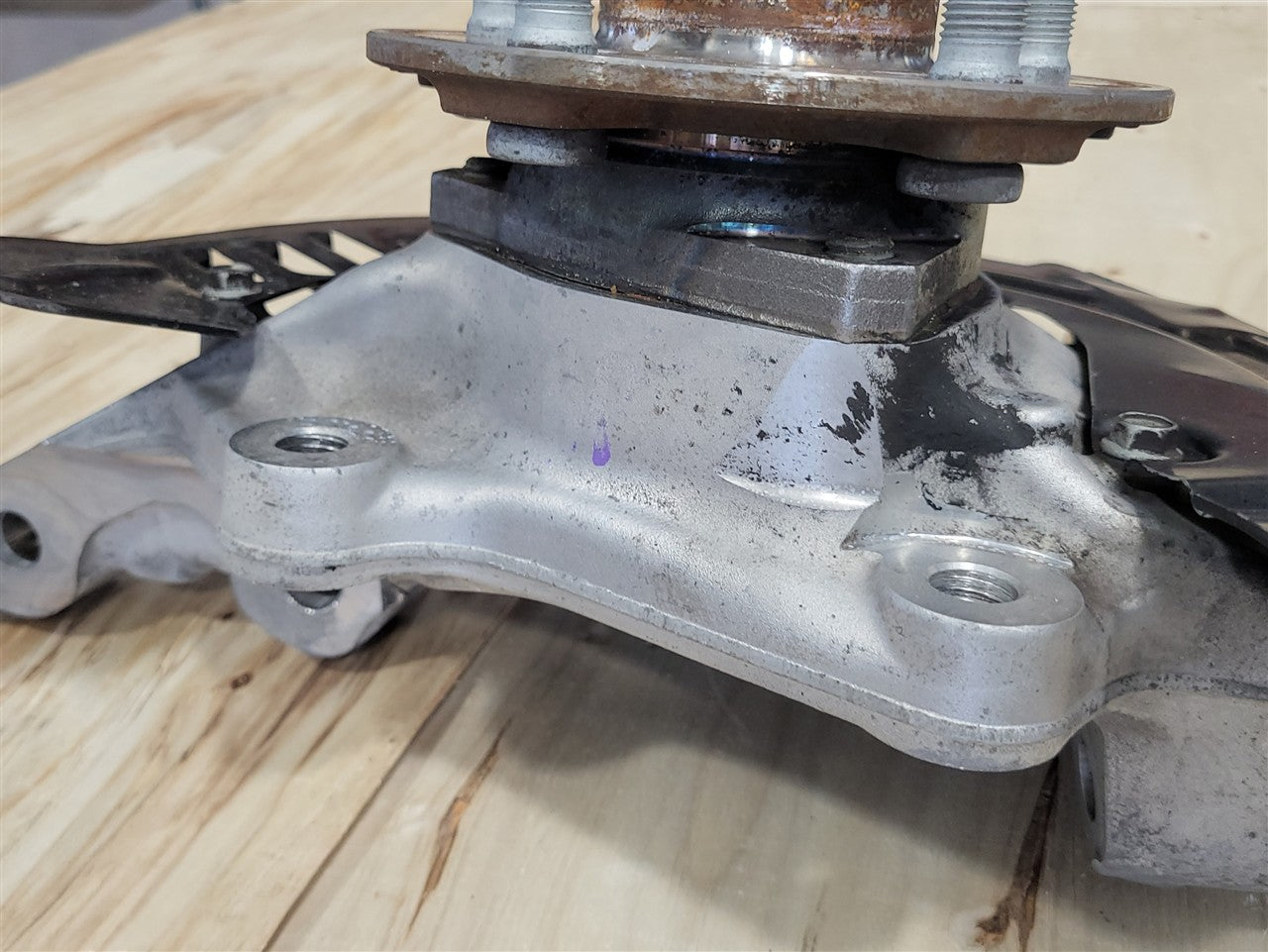 2017 CAMARO RH PASSENGER FRONT SPINDLE W/HUB 33675 - image 4