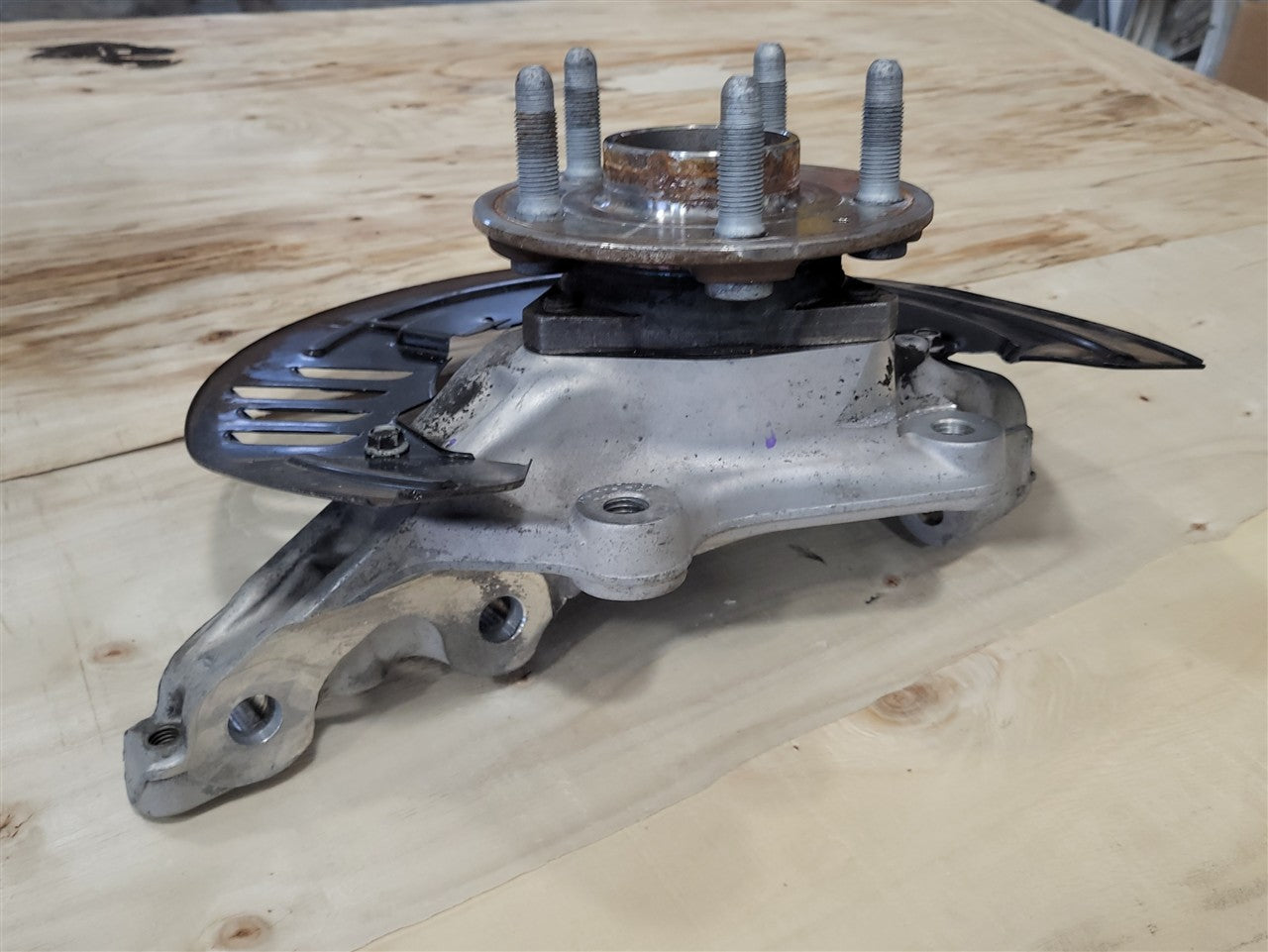 2017 CAMARO RH PASSENGER FRONT SPINDLE W/HUB 33675 - image 7