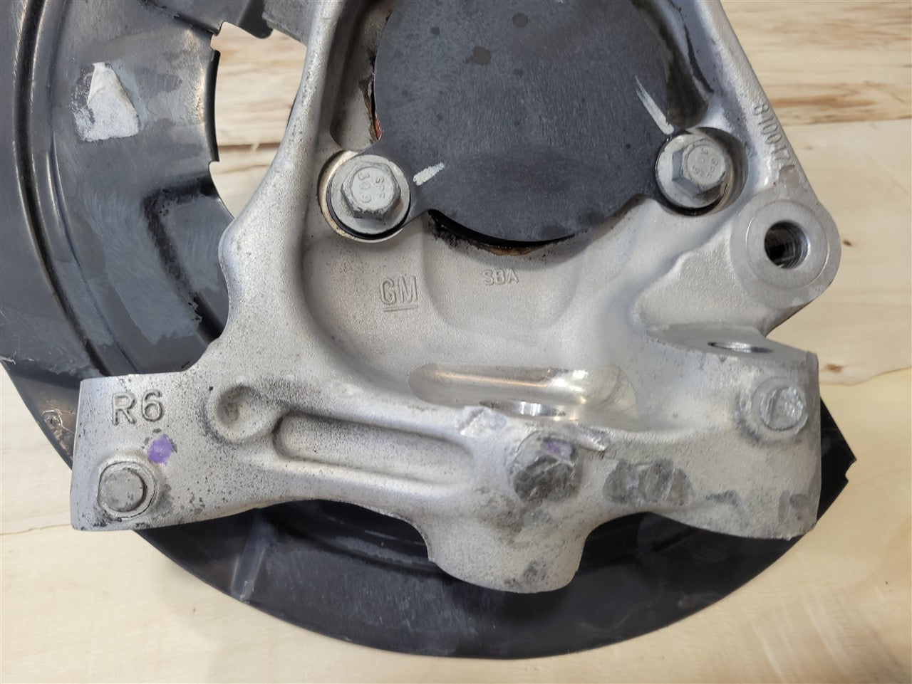 2017 CAMARO RH PASSENGER FRONT SPINDLE W/HUB 33675 - image 11