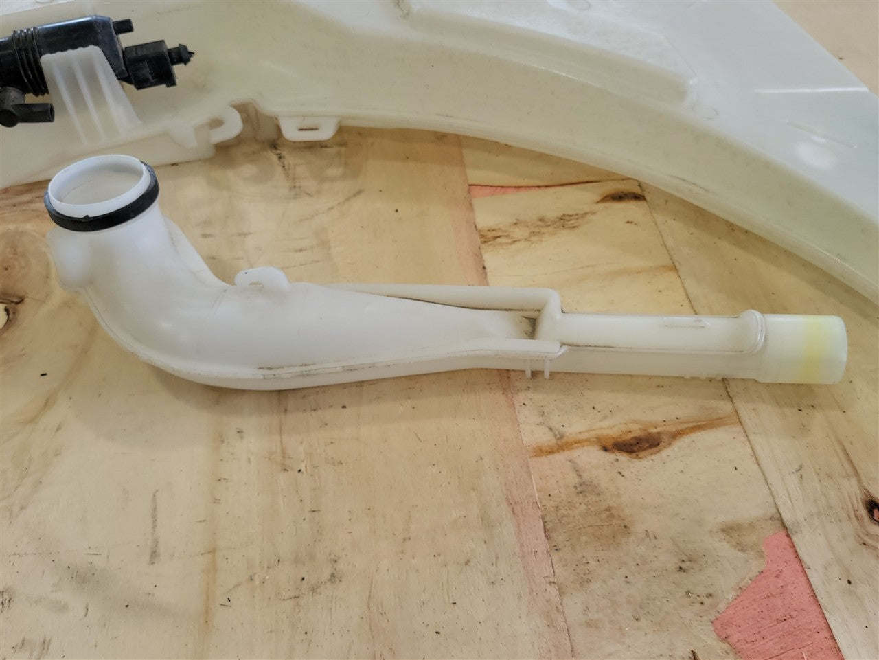 2017 CAMARO WASHER BOTTLE WITH EXTENSION & PUMP 33677 - image 2