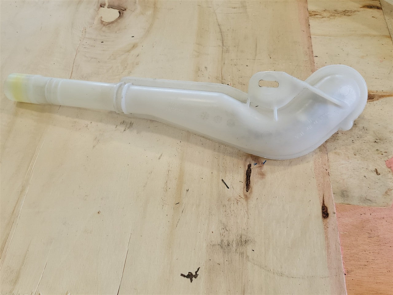 2017 CAMARO WASHER BOTTLE WITH EXTENSION & PUMP 33677 - image 4