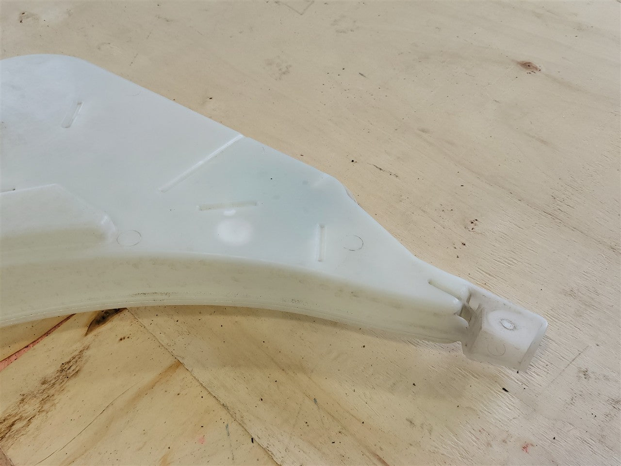 2017 CAMARO WASHER BOTTLE WITH EXTENSION & PUMP 33677 - image 5