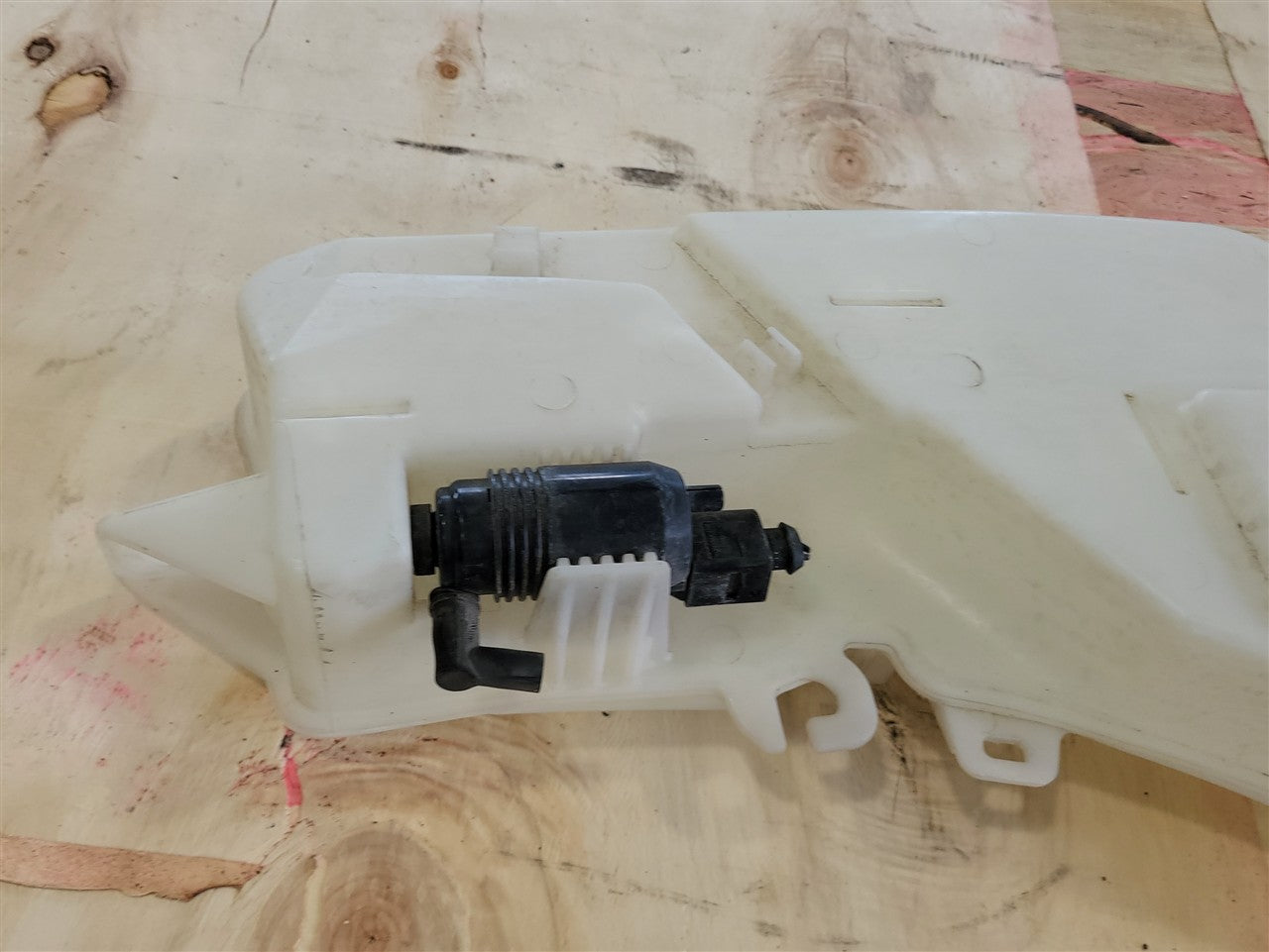2017 CAMARO WASHER BOTTLE WITH EXTENSION & PUMP 33677 - image 7