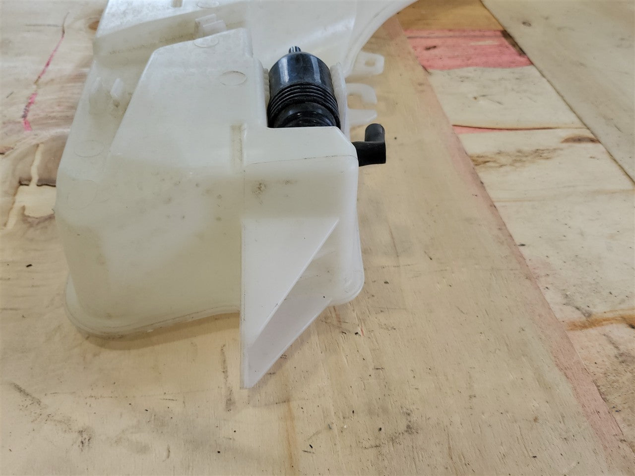 2017 CAMARO WASHER BOTTLE WITH EXTENSION & PUMP 33677 - image 8