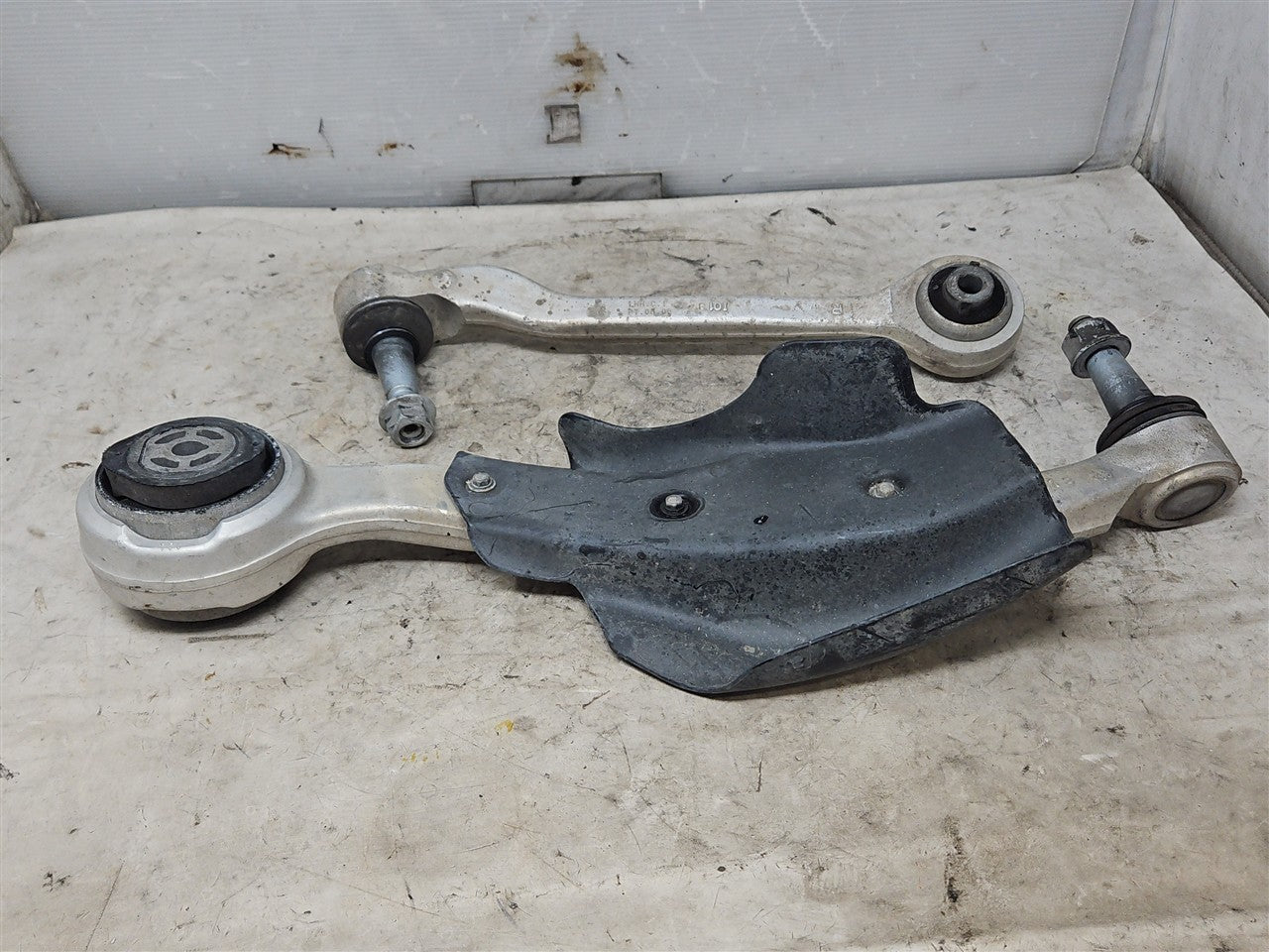 2017 CAMARO RH FRONT LOWER CONTROL ARMS PAIR 90K 33678 - image 2