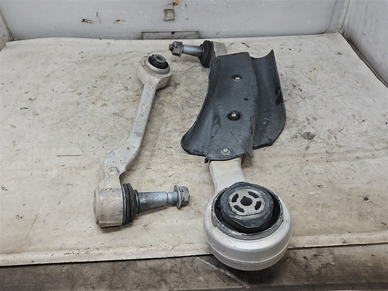 2017 CAMARO RH FRONT LOWER CONTROL ARMS PAIR 90K 33678 - image 3