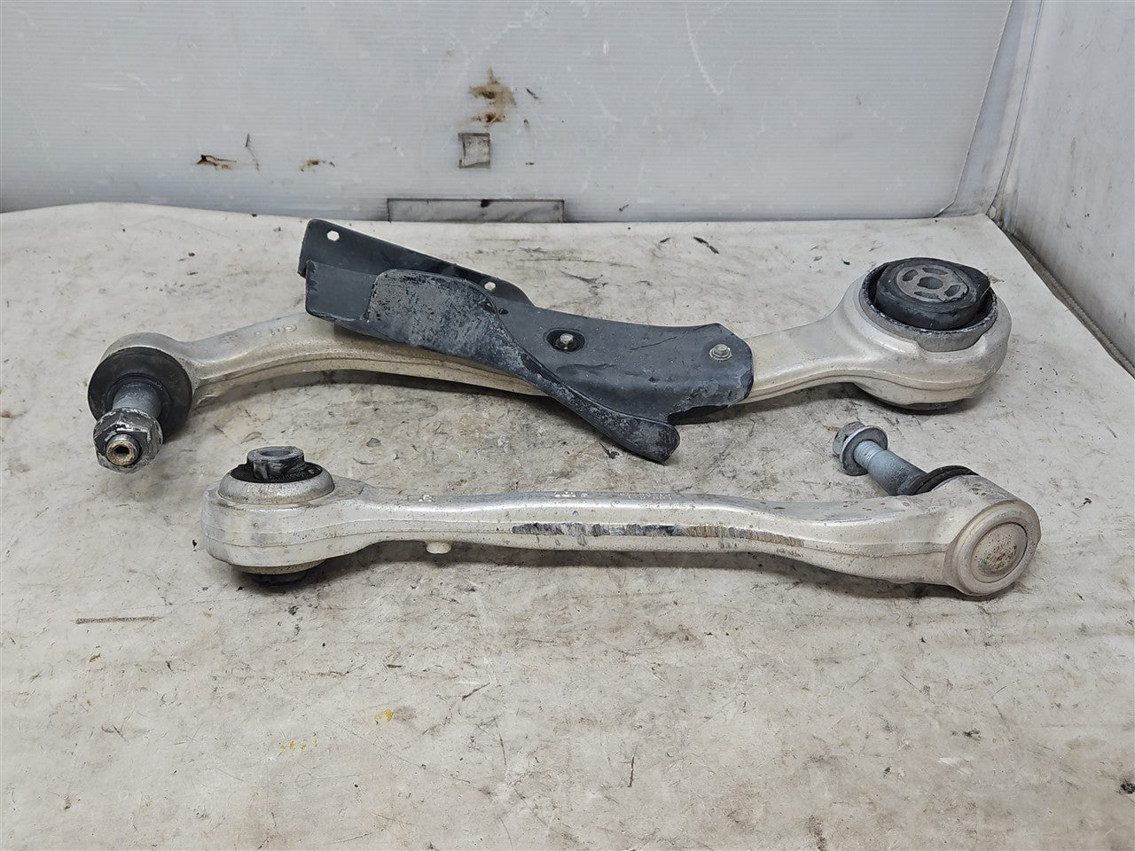 2017 CAMARO RH FRONT LOWER CONTROL ARMS PAIR 90K 33678 - image 4