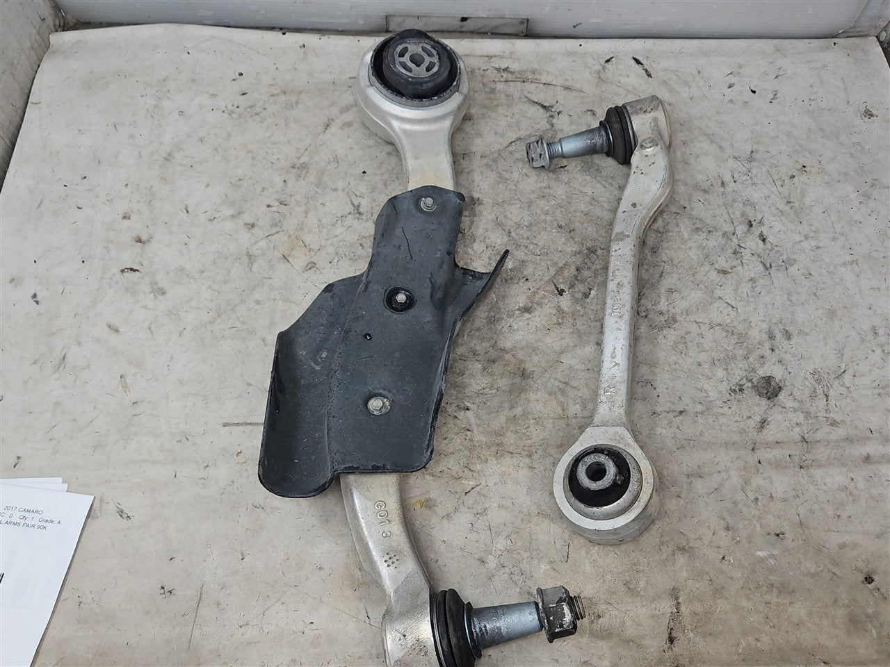 2017 CAMARO RH FRONT LOWER CONTROL ARMS PAIR 90K 33678 - image 5