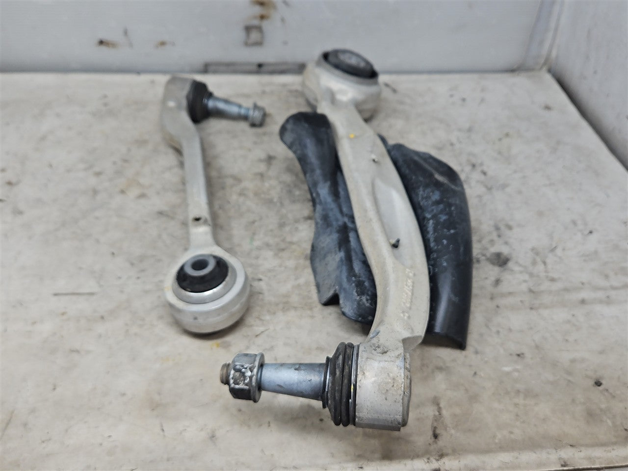 2017 CAMARO RH FRONT LOWER CONTROL ARMS PAIR 90K 33678 - image 6