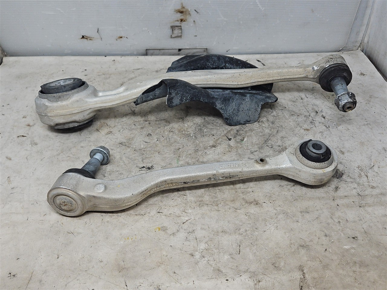 2017 CAMARO RH FRONT LOWER CONTROL ARMS PAIR 90K 33678 - image 7