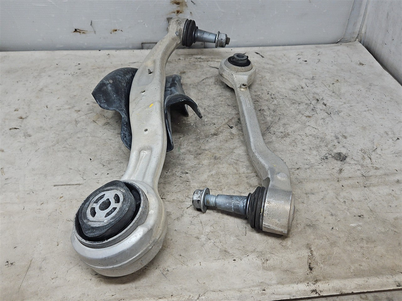 2017 CAMARO RH FRONT LOWER CONTROL ARMS PAIR 90K 33678 - image 8