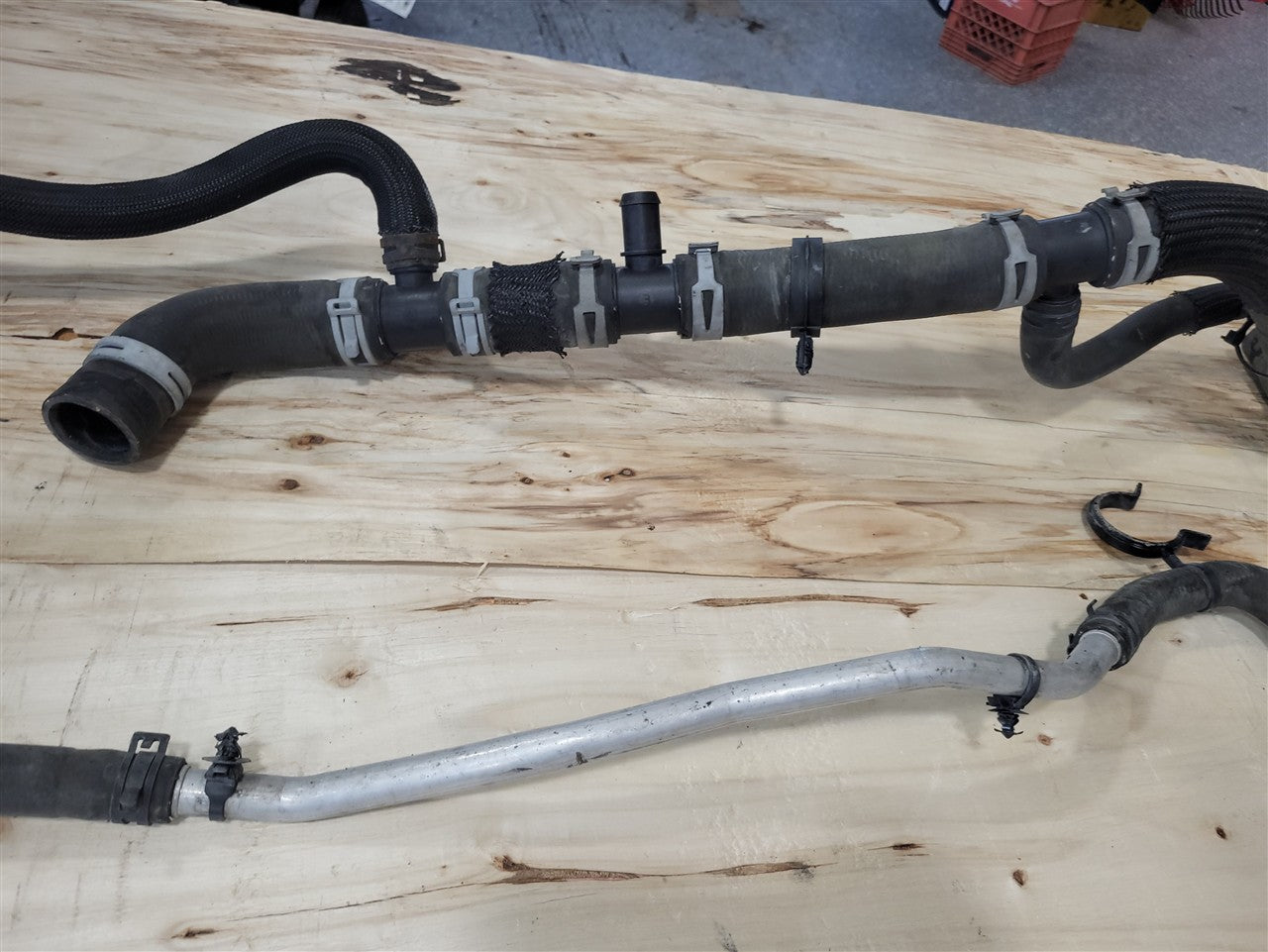 2017 CAMARO LOWER RADIATOR HOSES WITH CROSSOVER 33679 - image 3