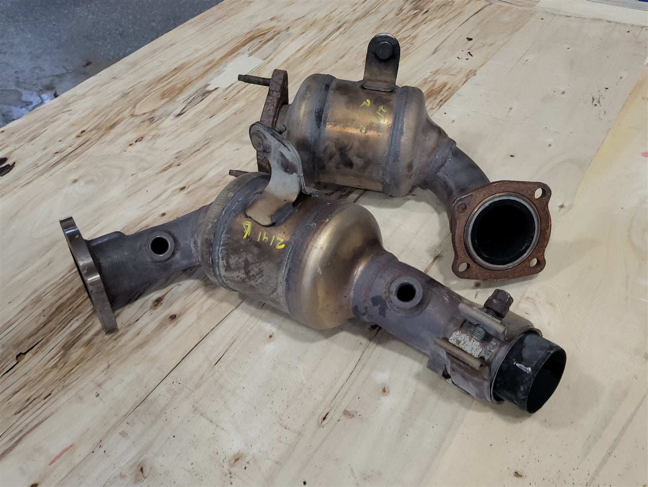 2017 CAMARO OEM 6.2L EXHAUST Y PIPE PAIR 90K MI 33680 - image 3